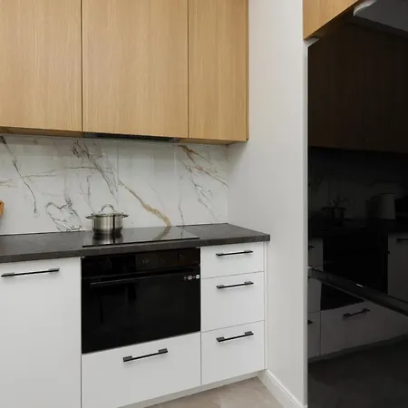 Stylish With Parking By Renters Prestige Апартаменты *