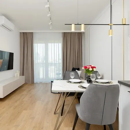 Stylish With Parking By Renters Prestige Варшава